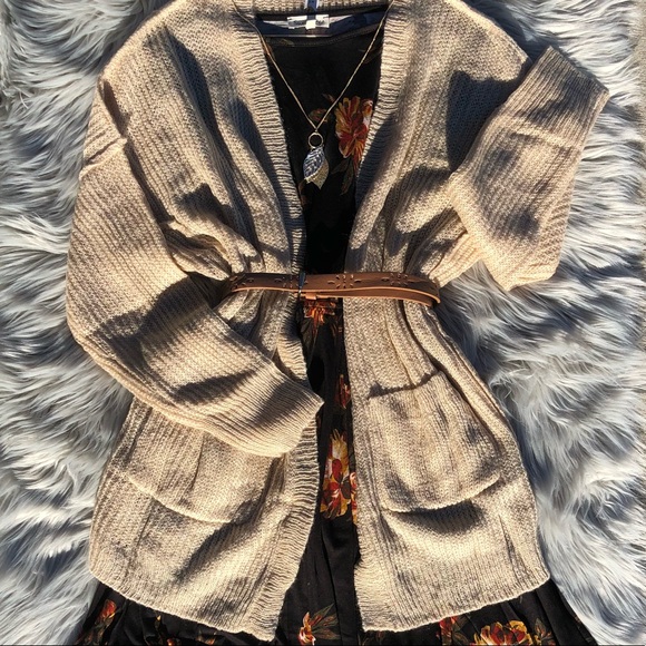 Plus Size Long-Sleeved Floral Dress - Picture 4 of 4